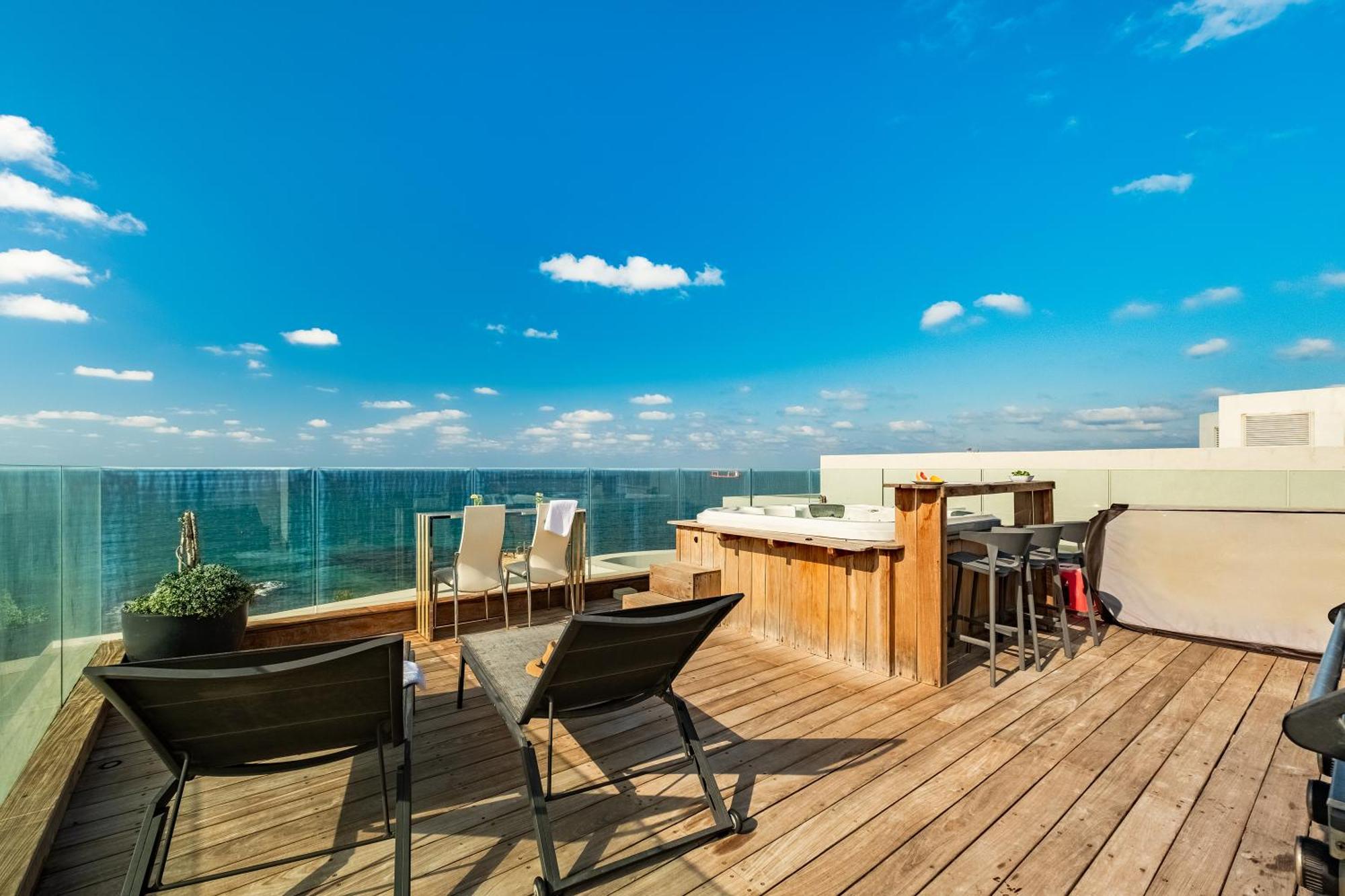 Penthouse 3Br + Roof Top + Parking - On The Beach Haifa Exterior photo