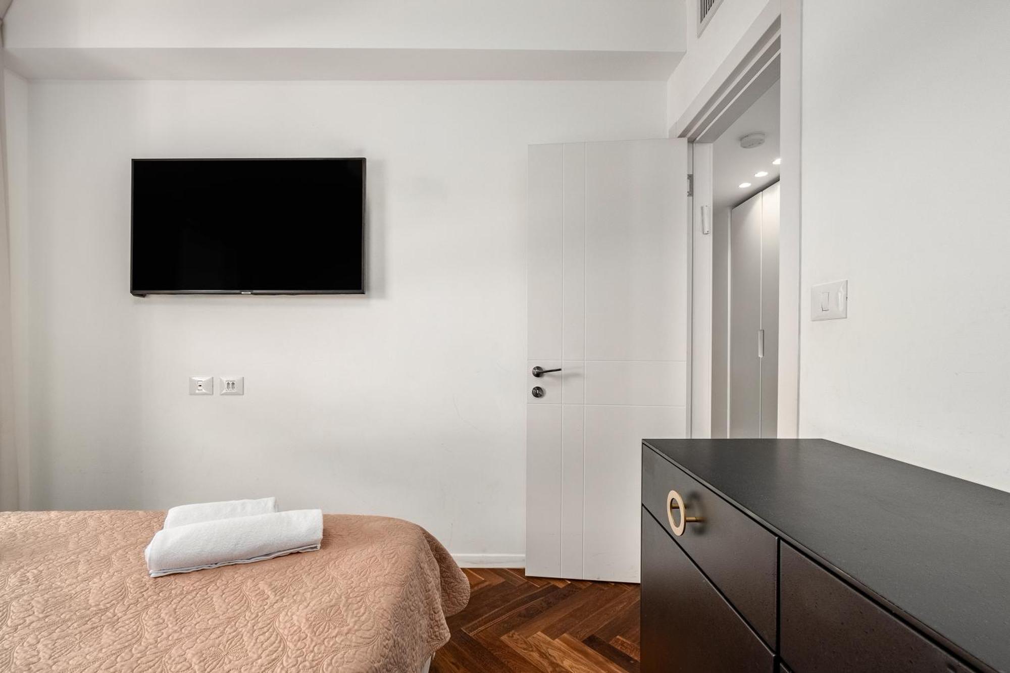 Penthouse 3Br + Roof Top + Parking - On The Beach Haifa Exterior photo